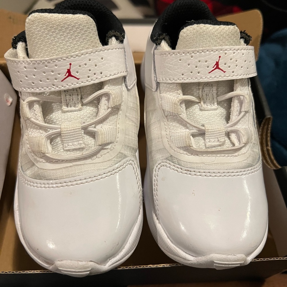 Jordan 11 low, Kids Toddler size 7, white, slightly worn, good condition